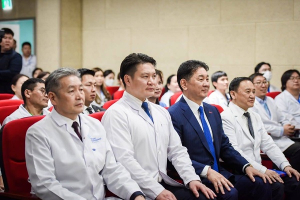 МОНГОЛ УЛСЫН ЕРӨНХИЙЛӨГЧ УЛСЫН ХОЁРДУГААР ТӨВ ЭМНЭЛЭГТ АЖИЛЛАВ | Улсын Хоёрдугаар Төв Эмнэлэг